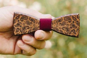 Papion din lemn Paisley Deep