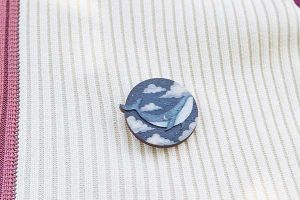 Broșă din lemn – Balenă