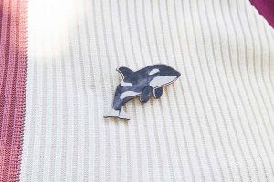 Broșă din lemn Orcă – de la Epipi