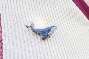 Broșă din lemn Balenă – de la Epipi