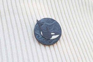 Broșă din lemn – Orcă